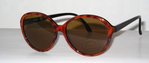 Large, distinctive ladies sunglasses, Made in Italy