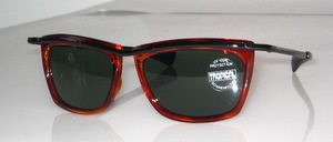 Timeless unisex combi sunglasses with black metal upper bars and brown plastic