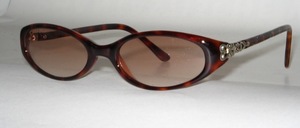 Pretty, slightly flatter sunglasses with beautiful side decoration