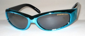 Sportliche Outdoor Sonnenbrille mit breiten schwarzen Bügeln