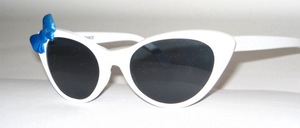 Youthful sunglasses with blue bows