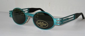High quality, very nice techno styled sunglasses, Made in Italy in matt pastel metal in various colors, with gray / green CR 39 lenses with 100% UV protection