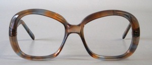 A very stable, high-quality, hand-made ladies acetate frame in a beautiful timeless design