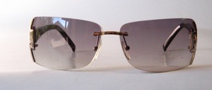 A very elegant rimless metal sunglasses from Gala with side street jewelry