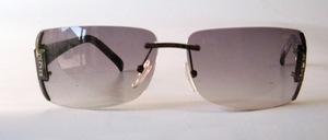 A very elegant rimless metal sunglasses from Gala with side street jewelry