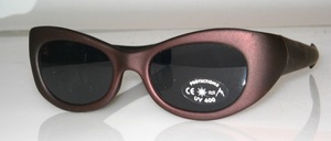 Very up to date fashionable sunglasses with wide temples, Made in Italy