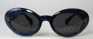One, pretty, timeless ladies sun glasses, Made in Italy