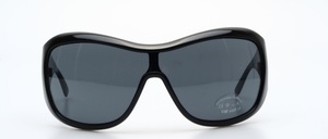 An oversized, super-cool unisex sunglasses with very wide light and wind-protective straps