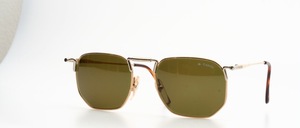 A masculine metal sunglasses