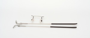 A rimless 4-hole drill set with long brackets with flexible hinges and nose pads, coated in nickel-free electroplating