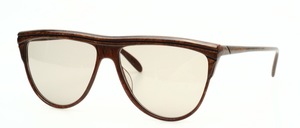 A fashionable acetate frame with straight shaped upper frame