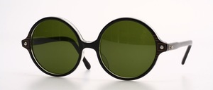 A high-quality, round acetate frame with a small pearl decor on the sides