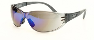 Sporty, strong curved sunglasses with a good fit