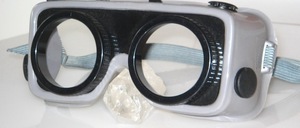 Unglazed larger stable goggles with rubber band and screw cap