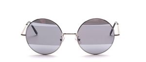 A very current, large round sunglasses available in 3 colors: <br />
<br />
Silver, gold, or black <br />
<br />
The sun discs are fashionably mirrored above and below, the middle is gray so that the eyes are visible