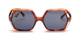 Large 1970s sunglasses in square design with milled side panels