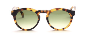 Classic panto sunglasses with <br />
Keyhole bridge in bright tortoiseshell