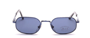 A slightly smaller unisex metal sunglasses with nice chiselling