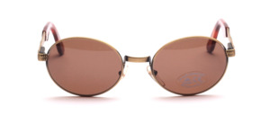 A classic oval unisex metal sunglasses