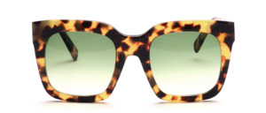 Oversize women's glasses in Schilpattoptik with green gradient glazing and temples on top