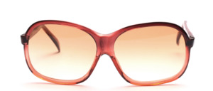 Bigger, elegant sunglasses of the 1970s