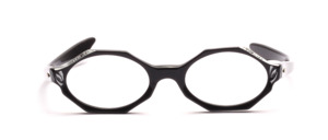 Aparte ovale Brillenfassung aus den 60er Jahren in Schwarz mit silberner Gravur und weißem Straßdekor