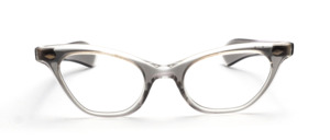 Zeitlose 50er Jahre Vintage Damenbrille in Grau Transparent mit geraden Schläfenbügeln