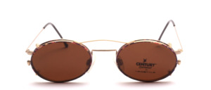 Angenehm leichte Edelstahl Brillenfassung in ovaler Form, inklusive abnehmbaren Sonnenclip