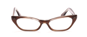 Sixties sunglasses in dark brown cat eye shape with decorative rivets on the middle part