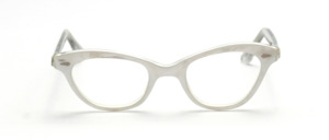 Ladies cat eye glasses from the 50s in mother-of-pearl white