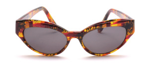 High-quality ladies' glasses made of beautifully patterned acetate in Cat Eye shape with gray discs