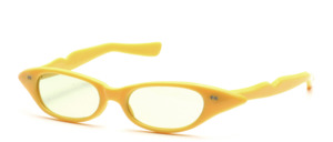 Flat, chic 80s sunglasses in a special shape