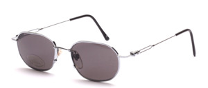Fine, elegant sunglasses in square shape