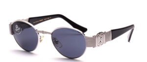 Elegant sunglasses with wide temple hinges and acetate temple tips