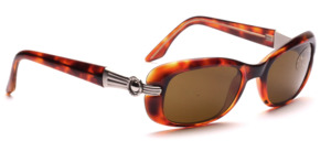 High-quality, beautifully processed sun <br />
Glasses in Havana brown with silver strap stops