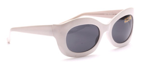 Large sunglasses in the 70s "Breakfast at Tiffani" style