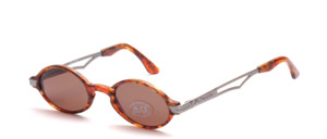 Timeless acetate sunglasses in oval shape