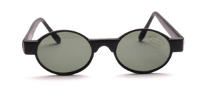 Oval sunglasses in matt black in adult size