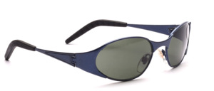 Sporty sunglasses in dark blue with slightly silver mirrored lenses