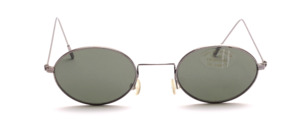 Stainless steel sunglasses in dark silver with green discs