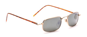 Feather-light men's sunglasses with slightly flared temples