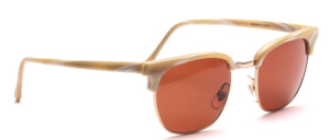 Classic combination sunglasses in gold with upper beams and temples in light horn color