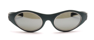 Sports sunglasses with perforated temples and gold metal inner edges