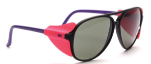 80s aviator glasses made of matt black plastic with purple temples and side protection in pink