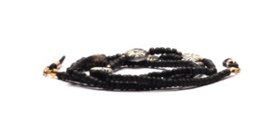Brillenkette aus schwarzen Balsaholzperlen mit hellen runden Hornstückchen und grauen Perlen abgesetzt