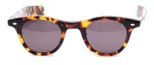 Retro eyeglasses in the style of the 1960s in tortoise with temple brackets and nose pads