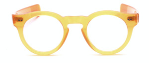 Expressive retro glasses in honey color made of strong acetate in a panto shape with a keyhole bridge and temple brackets