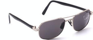 Flat metal sunglasses in silver for men with a double bridge and black plastic arms