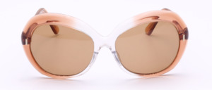 Of the hand of the french design icon Paulette Guinet is this vintage treasure from the 1970s in rose gradient, oval shape with silver studs on the side
