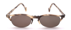 Oval semi-rimless sunglasses in a beige and brown mottled finish; elegant 90s vintage-style design without nose pads; grey lenses; made in Germany